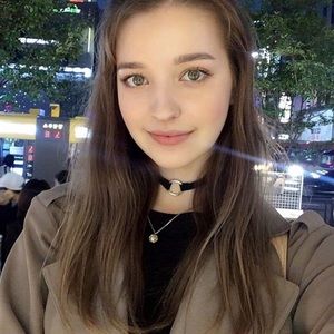 Meet your Posher, Kayla